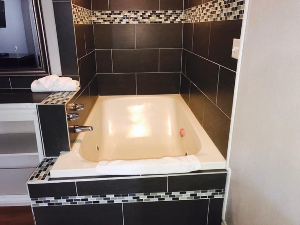 Kings Row Inn Милуоки Екстериор снимка